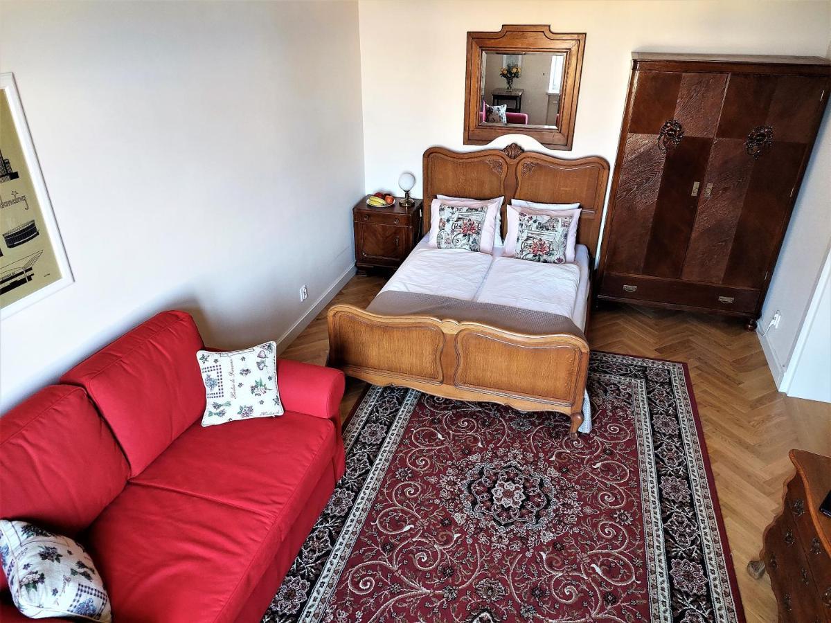 Apartment Metro Praga Warschau